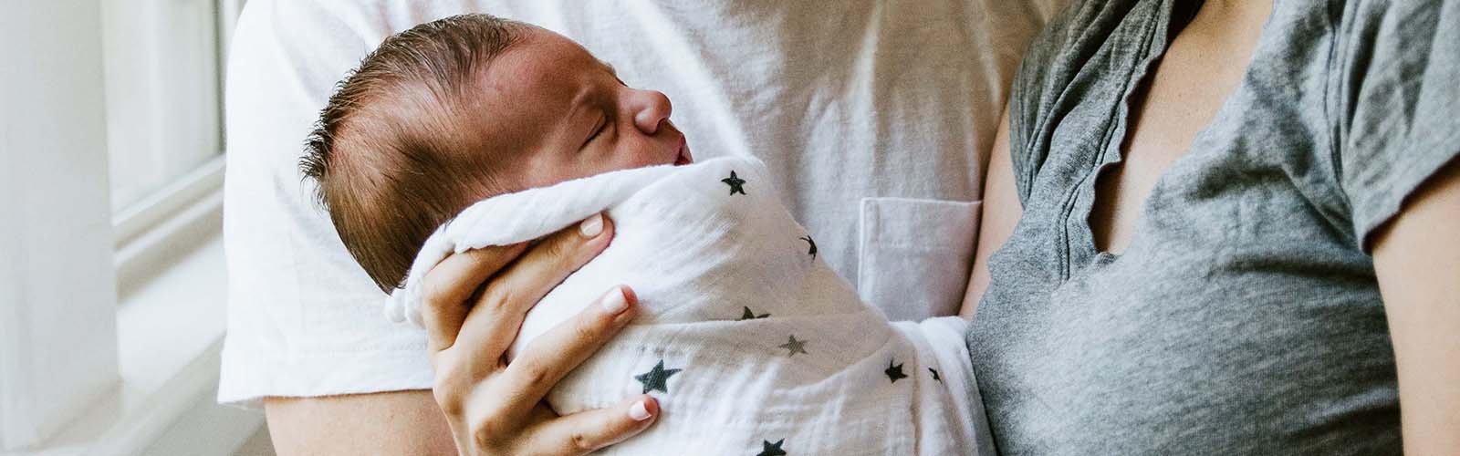 How to Swaddle a Baby: Benefits & Risks Step by Step