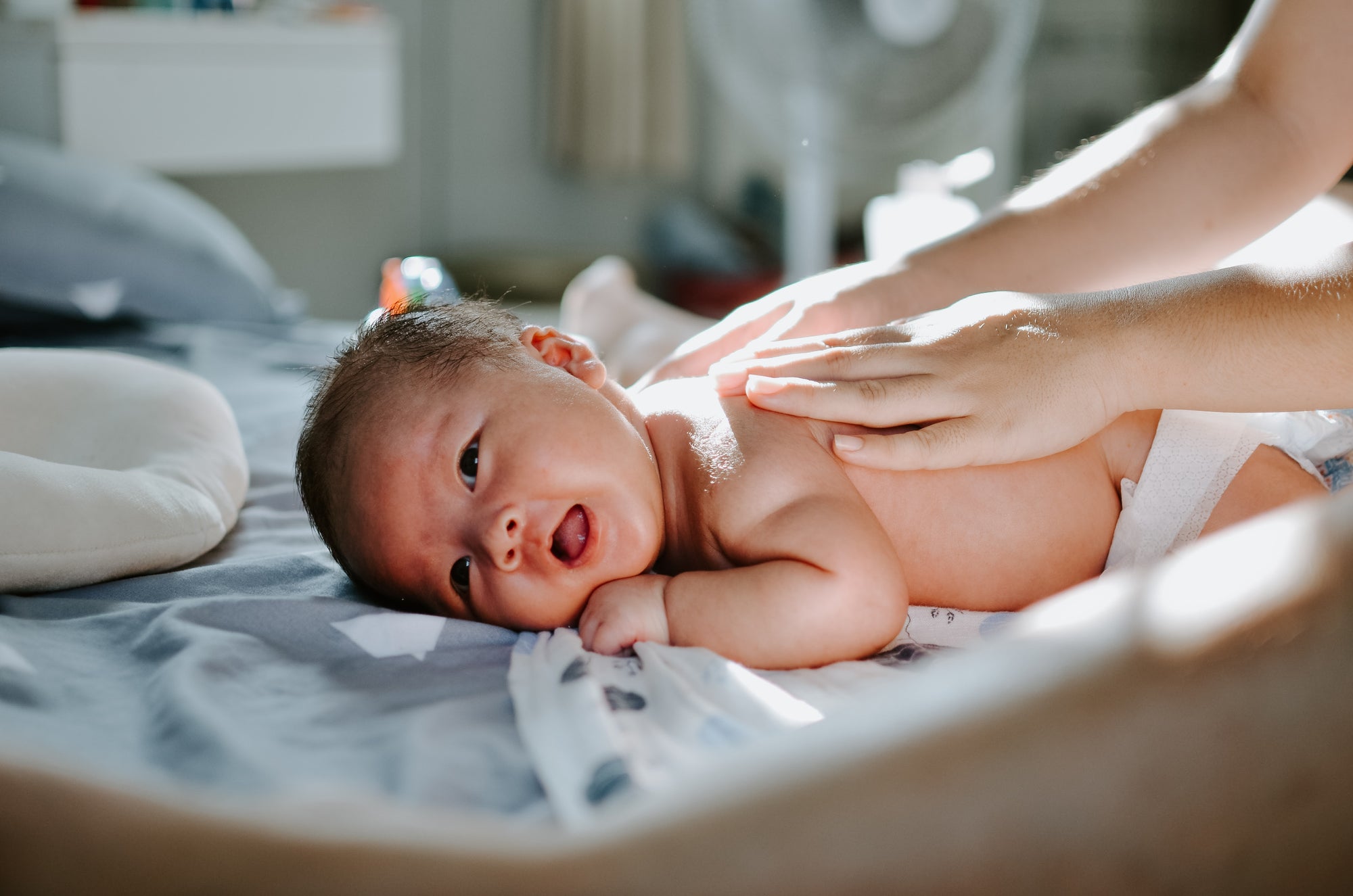 4 Unique Ways to Soothe a Crying Fussy Newborn